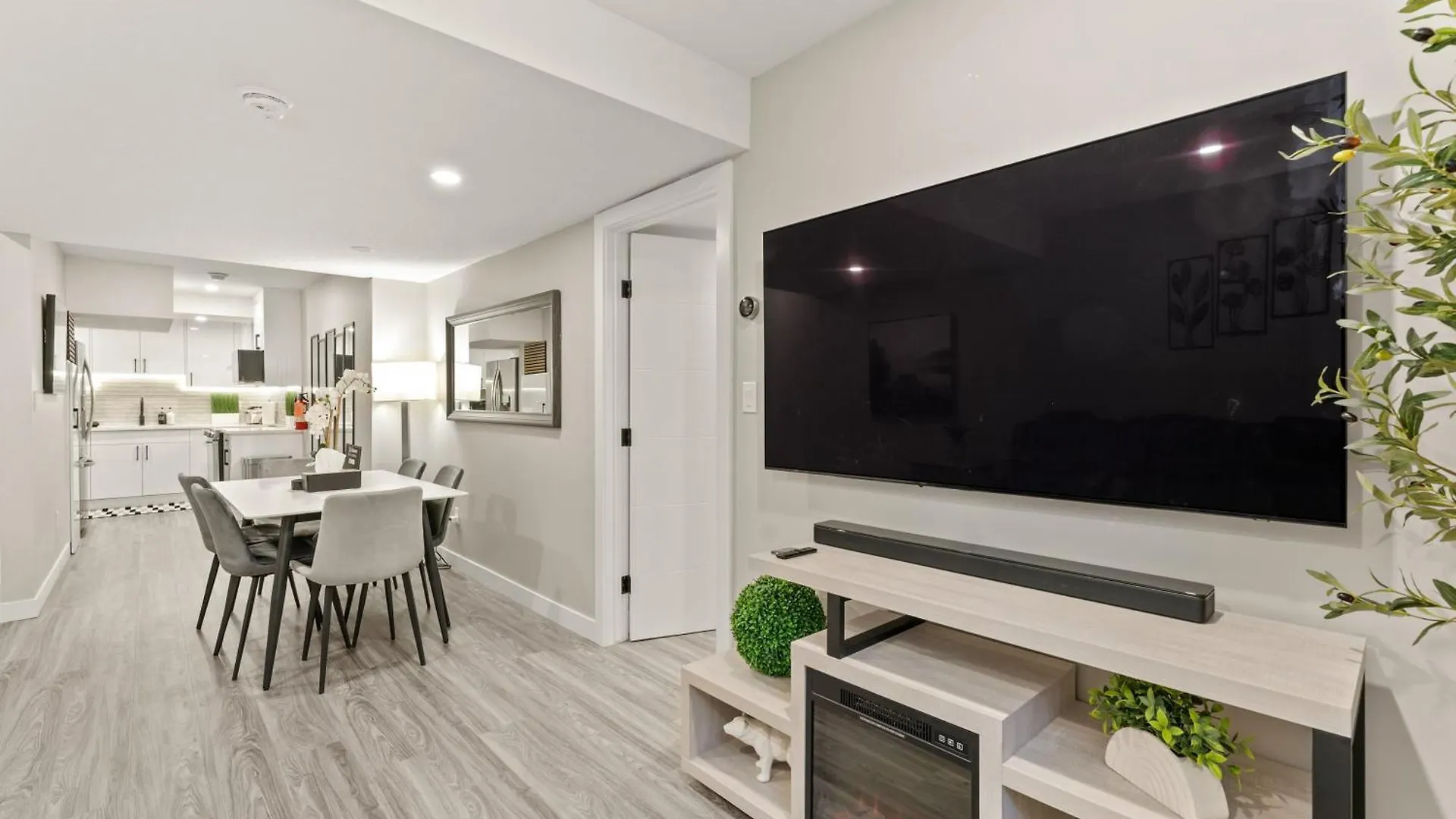 Luxury Living Entire Suite-Private YYC Appartement